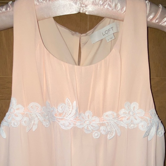 NWT LOFT Pleated Peach Sleeveless Floral Lace Blouse Size Medium - Picture 5 of 14